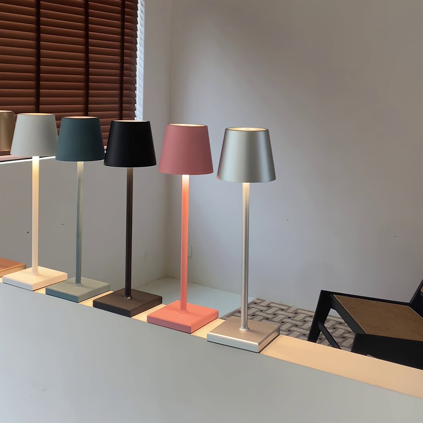 PoldLight – Modern LED Table Lamp with Charging Capability