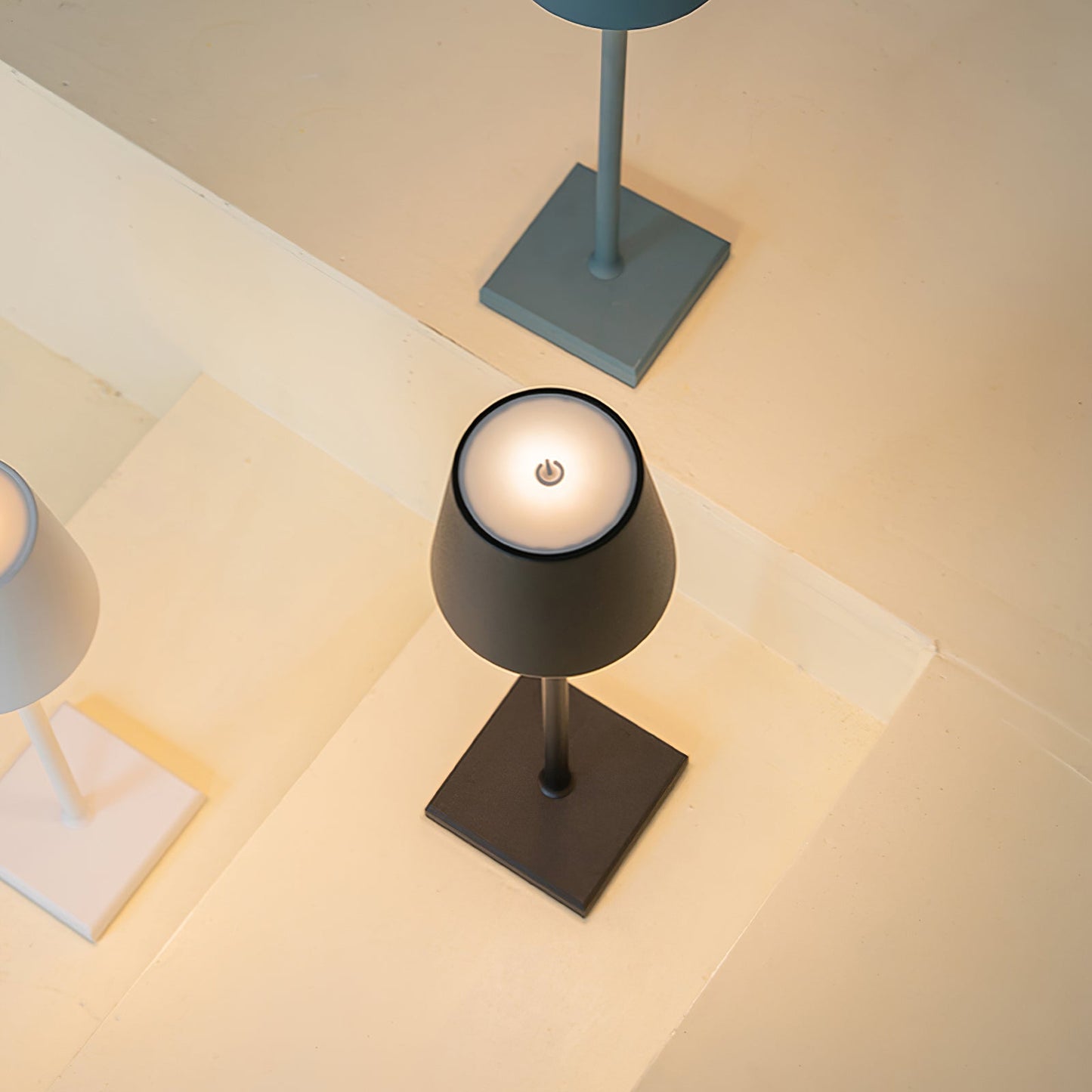 PoldLight – Modern LED Table Lamp with Charging Capability
