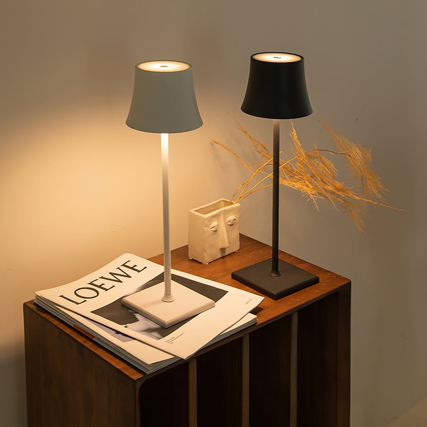 PoldLight – Modern LED Table Lamp with Charging Capability