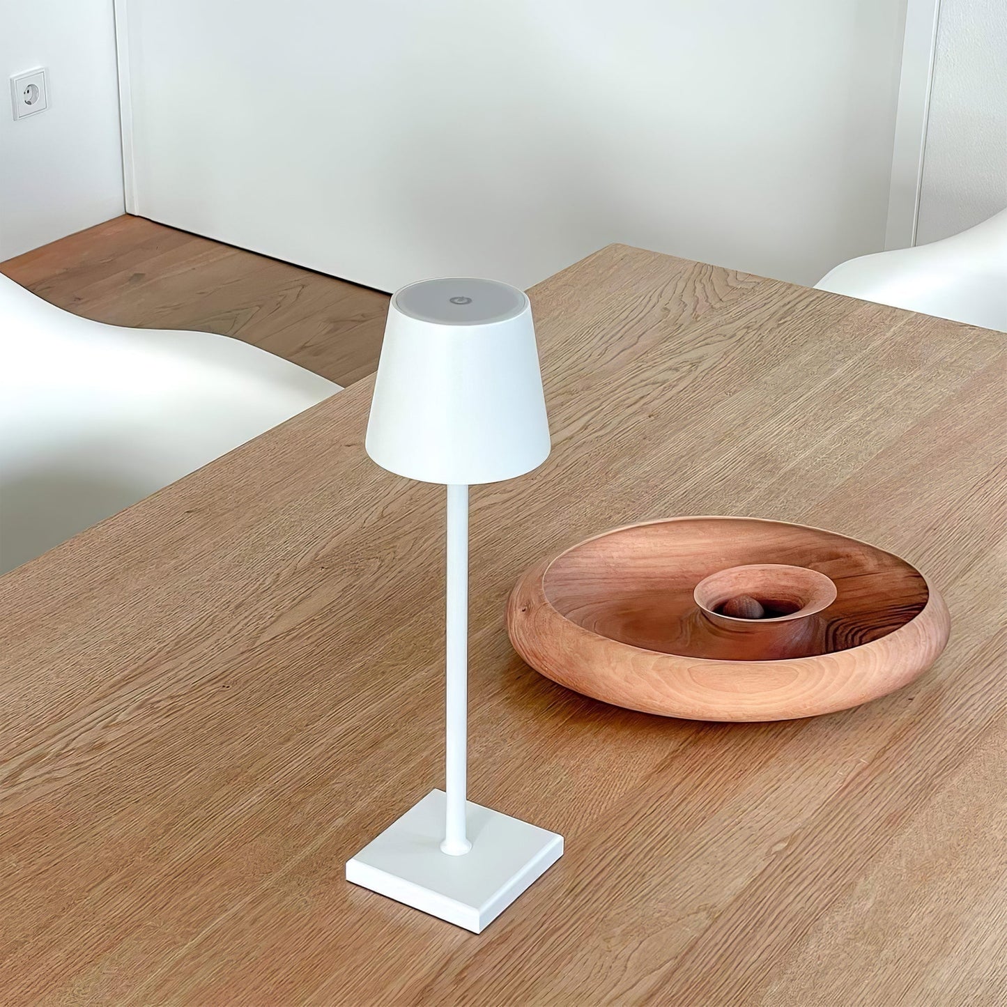 PoldLight – Modern LED Table Lamp with Charging Capability