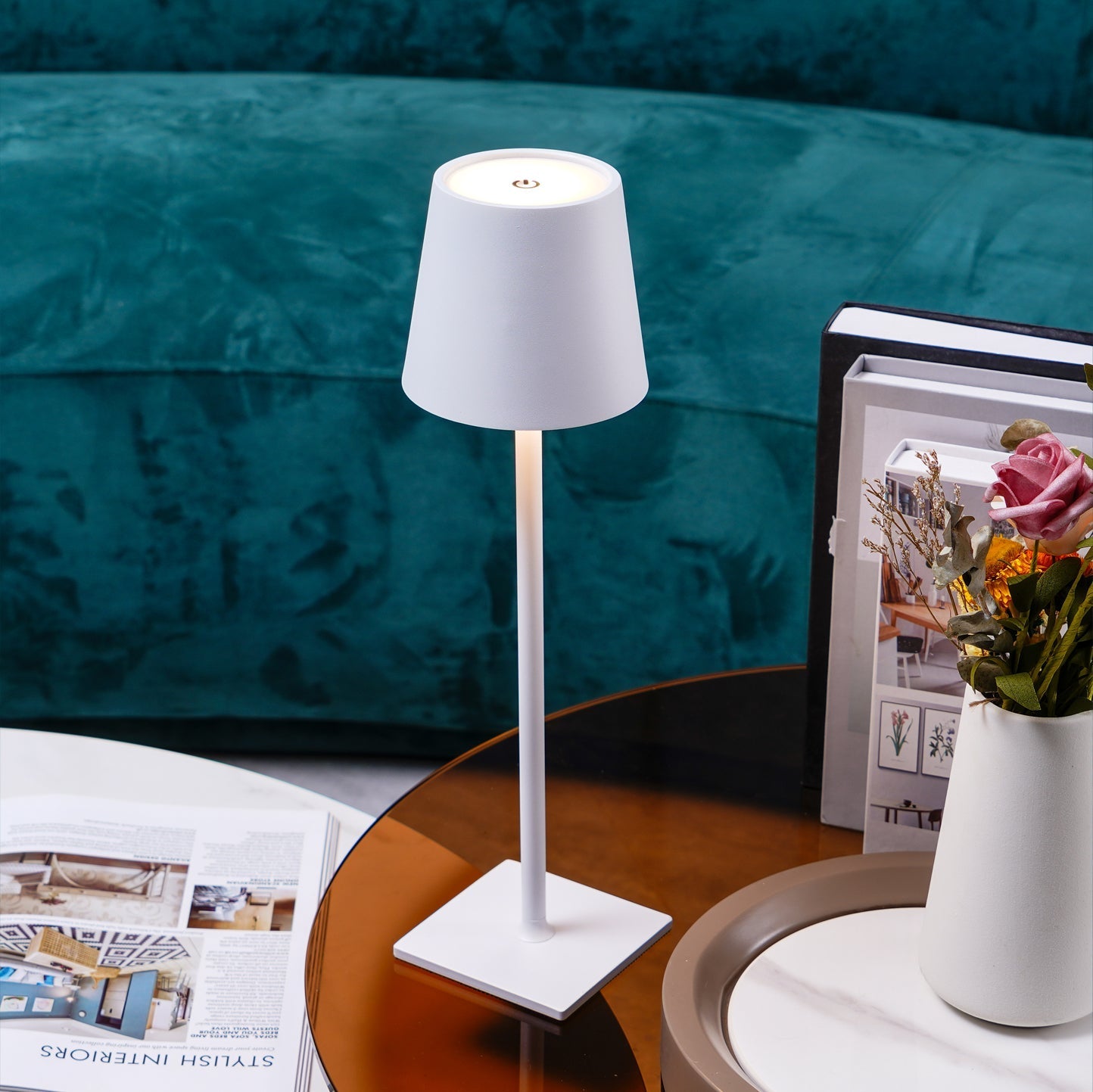 PoldLight – Modern LED Table Lamp with Charging Capability