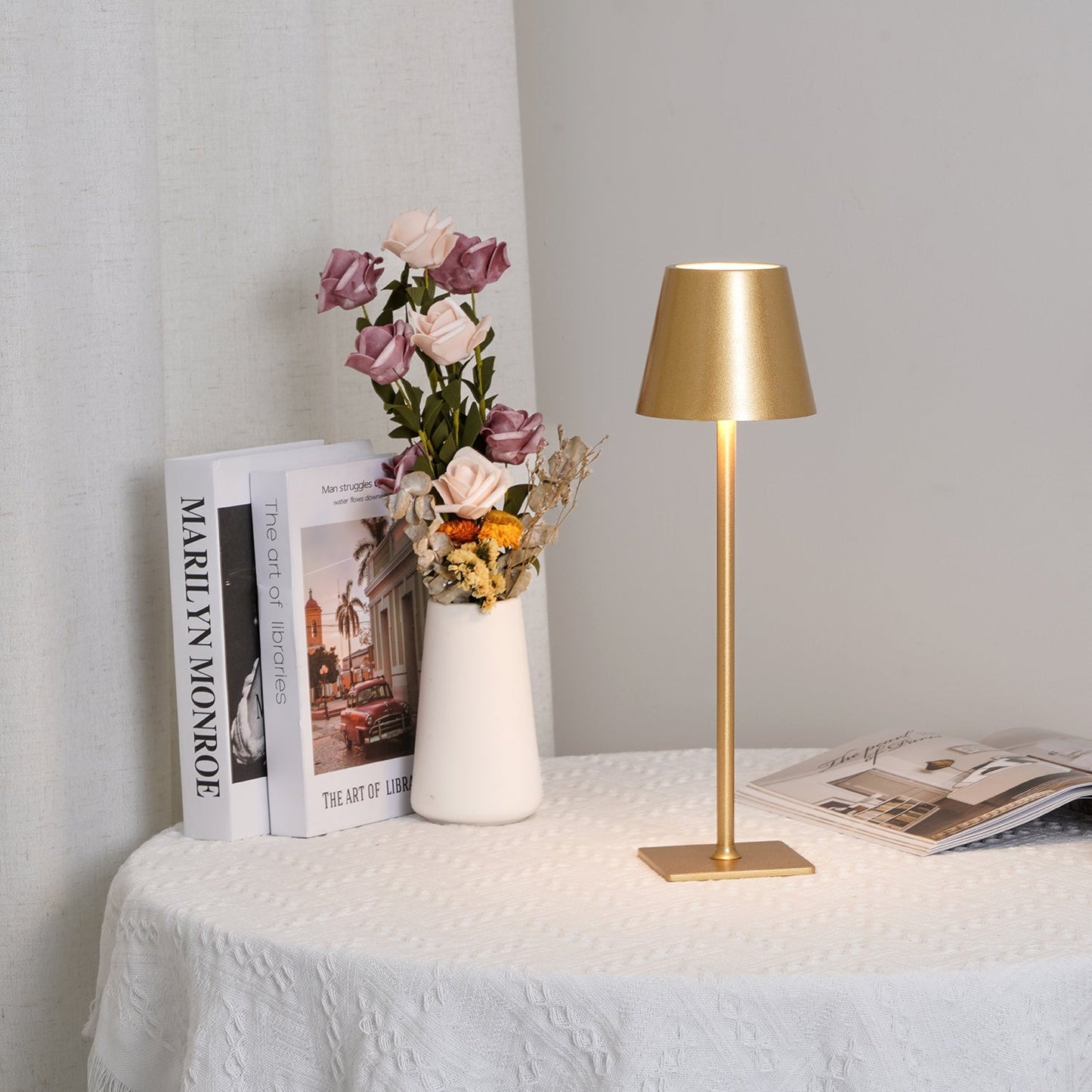 PoldLight – Modern LED Table Lamp with Charging Capability