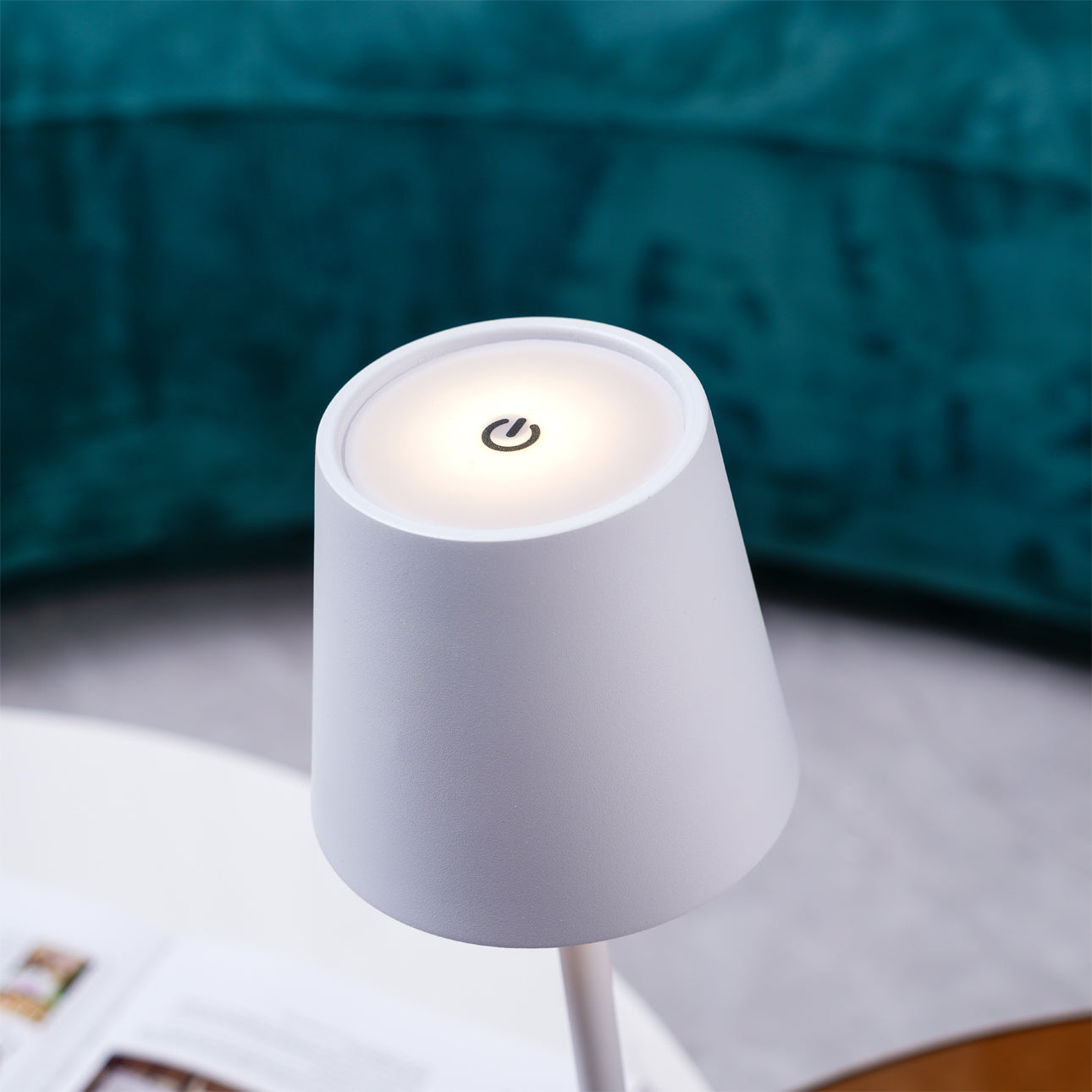 PoldLight – Modern LED Table Lamp with Charging Capability