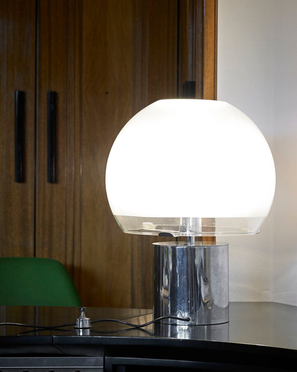 FusionGlow – Retro-inspireret bordlampe med glaskrop