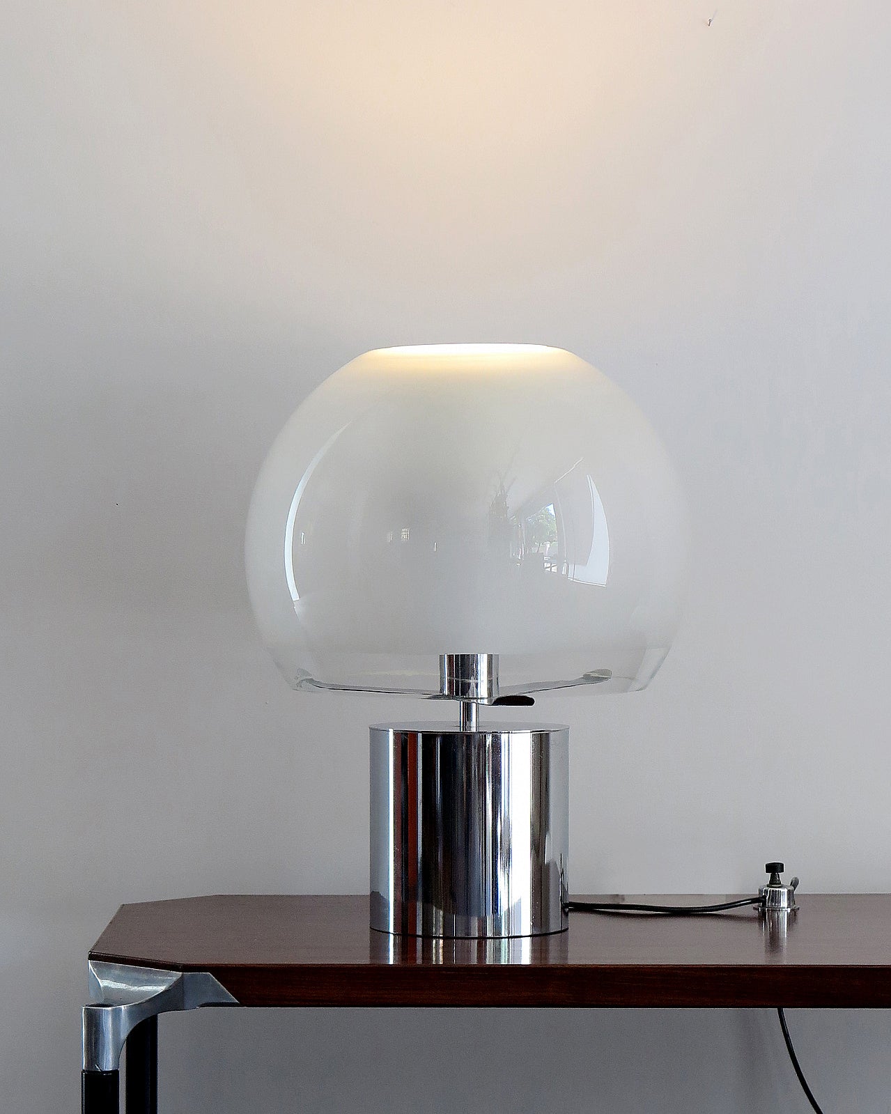 FusionGlow – Retro-inspireret bordlampe med glaskrop