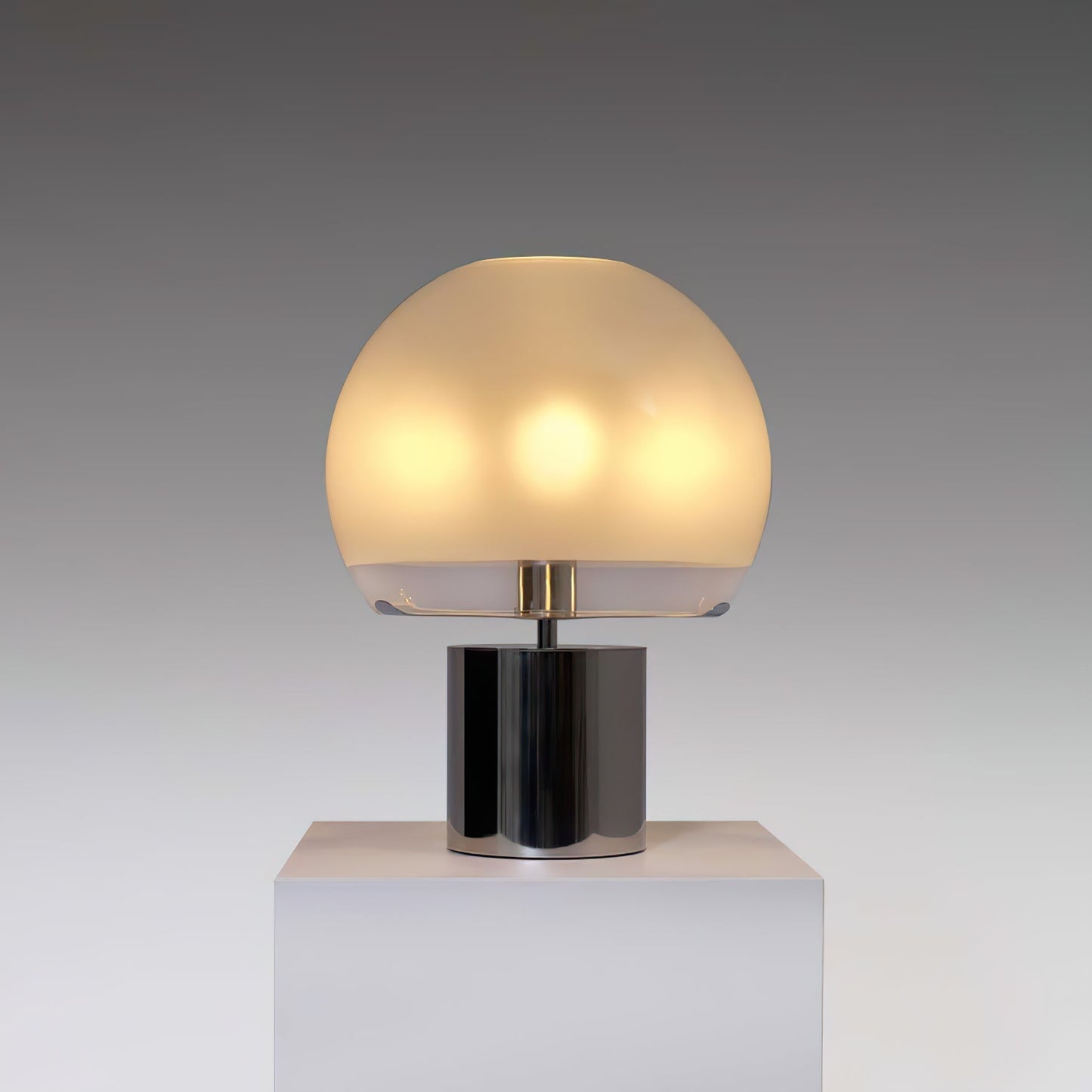 FusionGlow – Retro-inspireret bordlampe med glaskrop