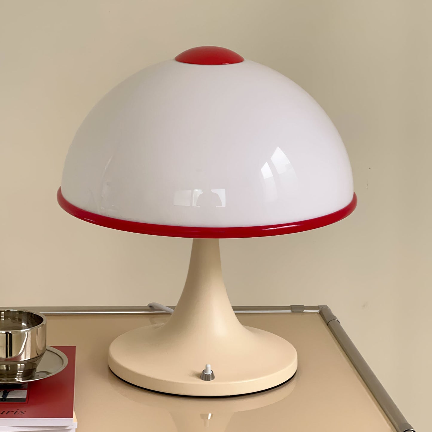 MushroomRadiance - Table Lamp with Sleek Base and Soft Lighting