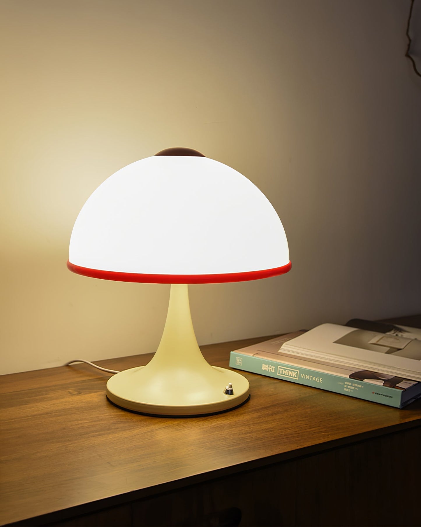 MushroomRadiance - Table Lamp with Sleek Base and Soft Lighting