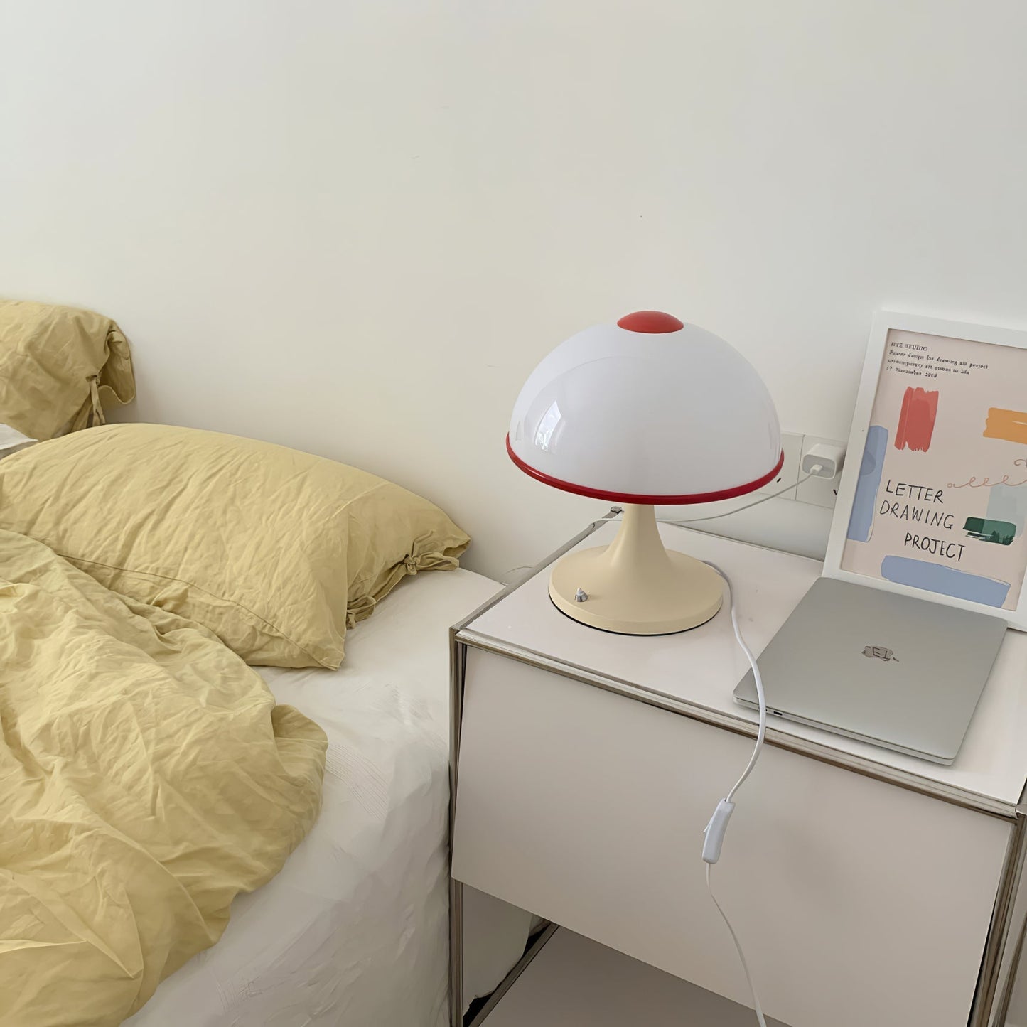 MushroomRadiance - Table Lamp with Sleek Base and Soft Lighting