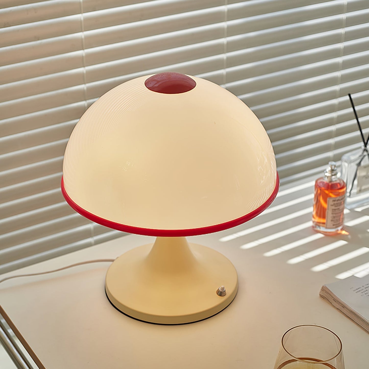 MushroomRadiance - Table Lamp with Sleek Base and Soft Lighting