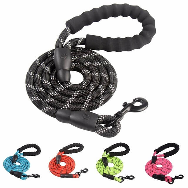 Tangle-Free Reflective Dog Leash – Durable Nylon, 6 Feet Long, 360-Degree Rotating Hook for Safe Evening Walks-2