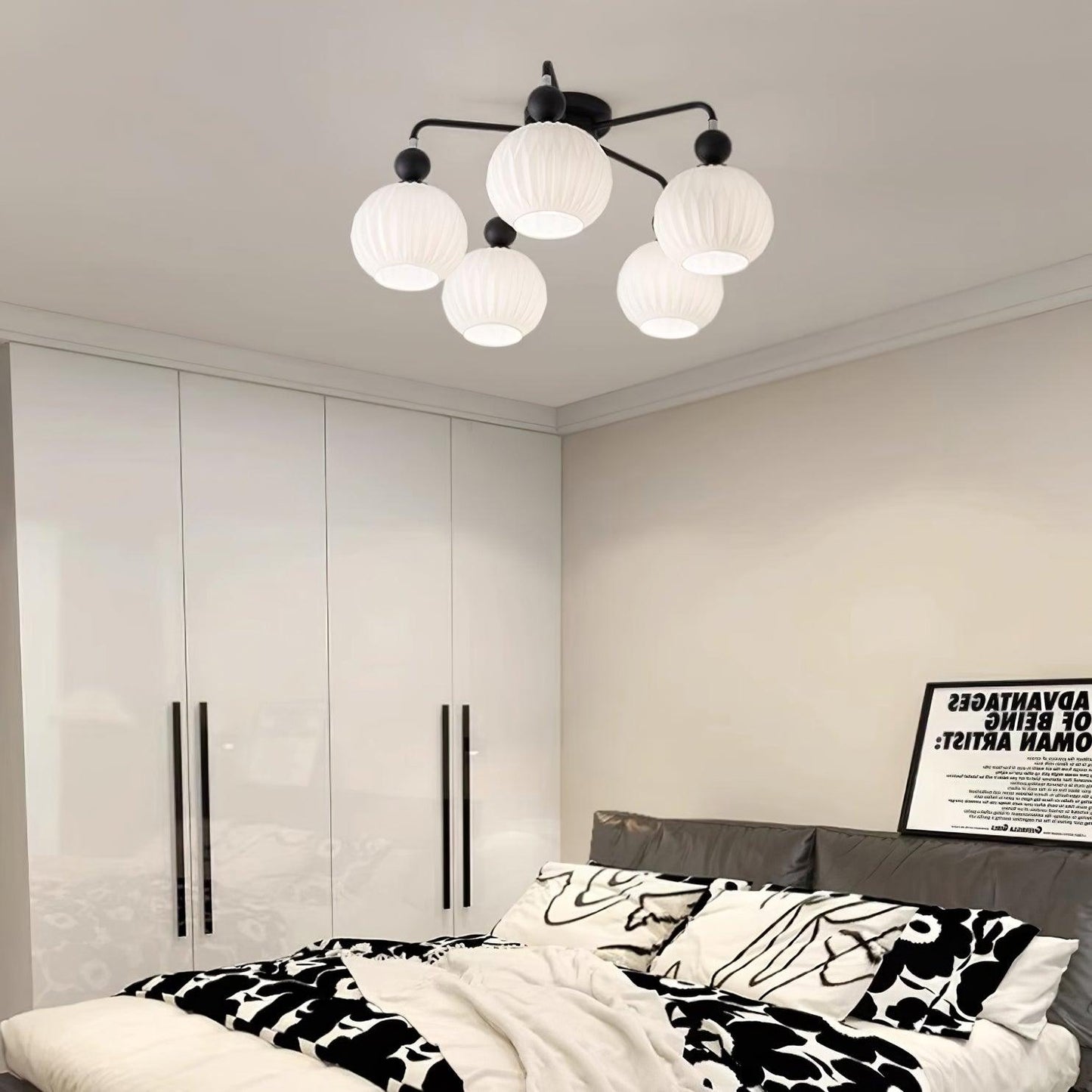 LuxeAura - Loftlampe med Renee-inspireret design og varmt lys