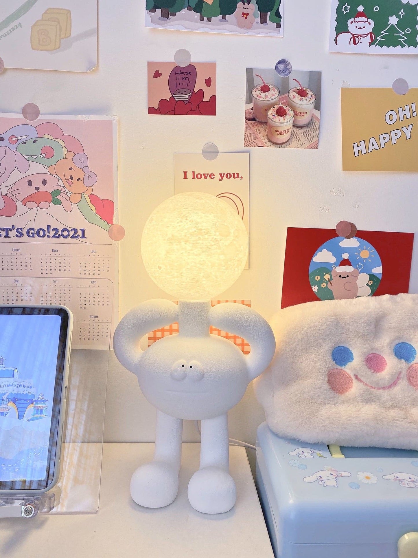 RoboLuxe - Lampada da Tavolo con Design Ispirato ai Robot e Illuminazione Accogliente