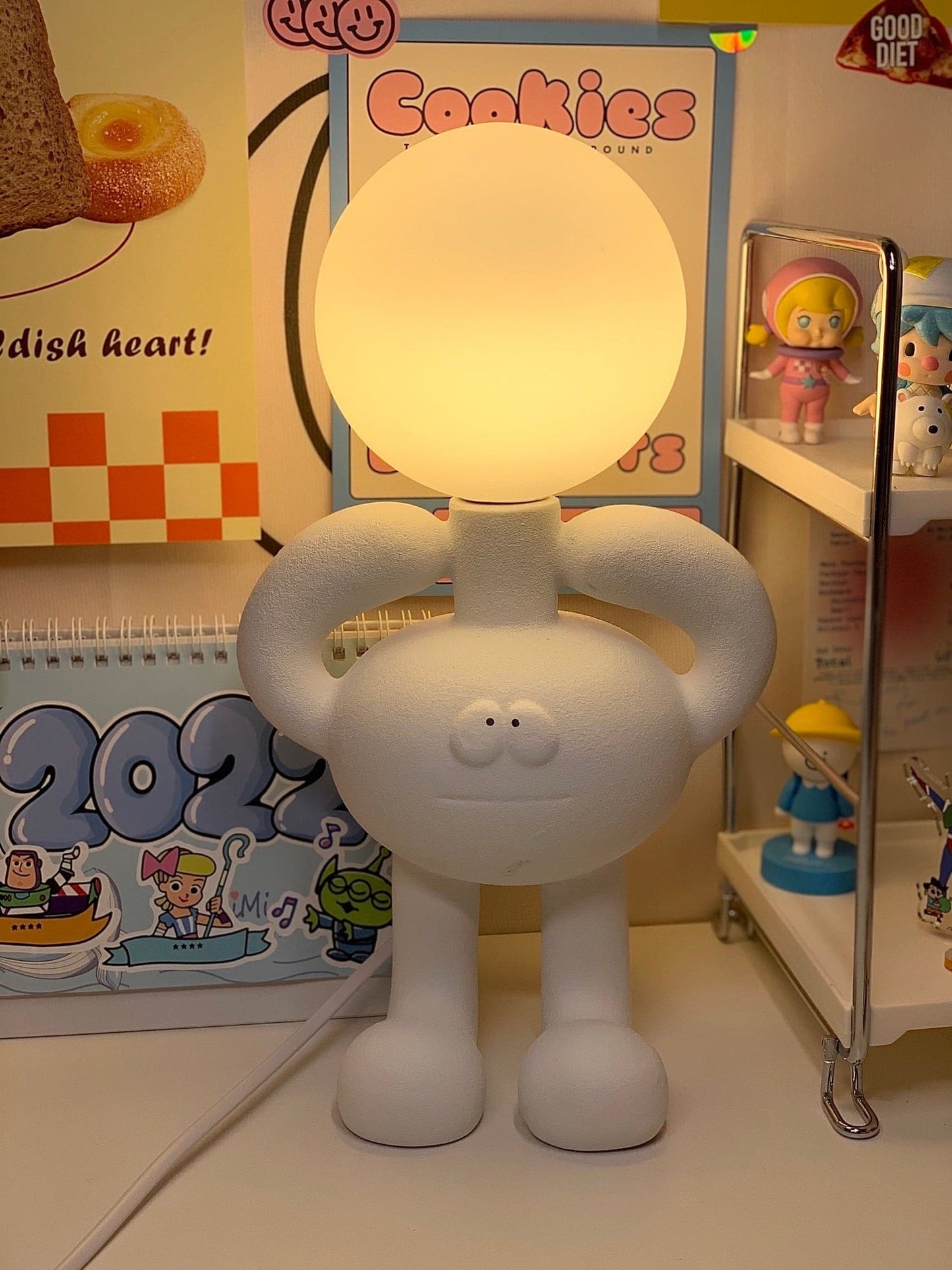 RoboLuxe - Lampada da Tavolo con Design Ispirato ai Robot e Illuminazione Accogliente