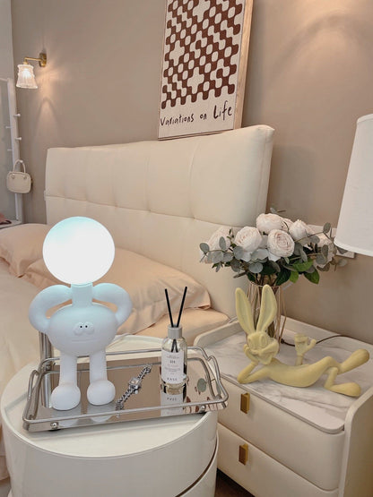 RoboLuxe - Lampada da Tavolo con Design Ispirato ai Robot e Illuminazione Accogliente