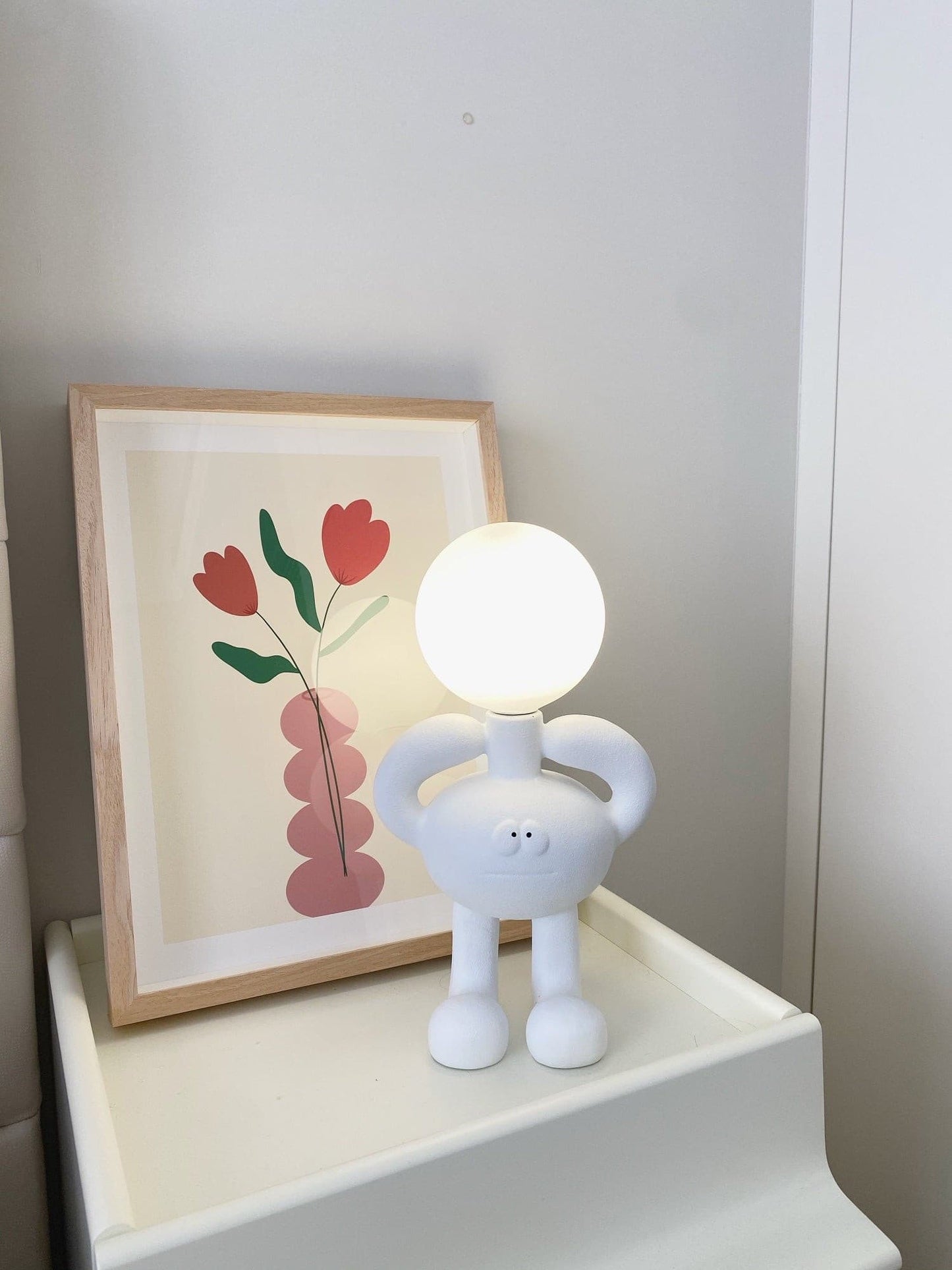 RoboLuxe - Lampada da Tavolo con Design Ispirato ai Robot e Illuminazione Accogliente