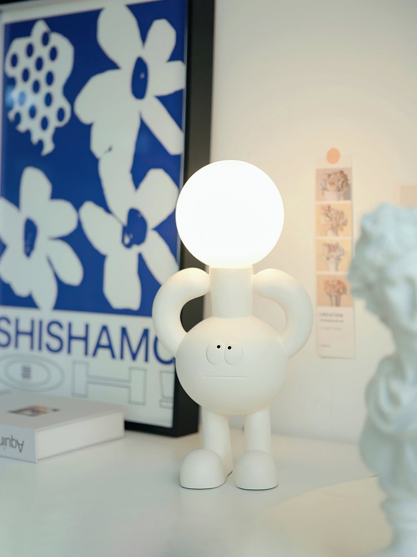 RoboLuxe - Lampada da Tavolo con Design Ispirato ai Robot e Illuminazione Accogliente