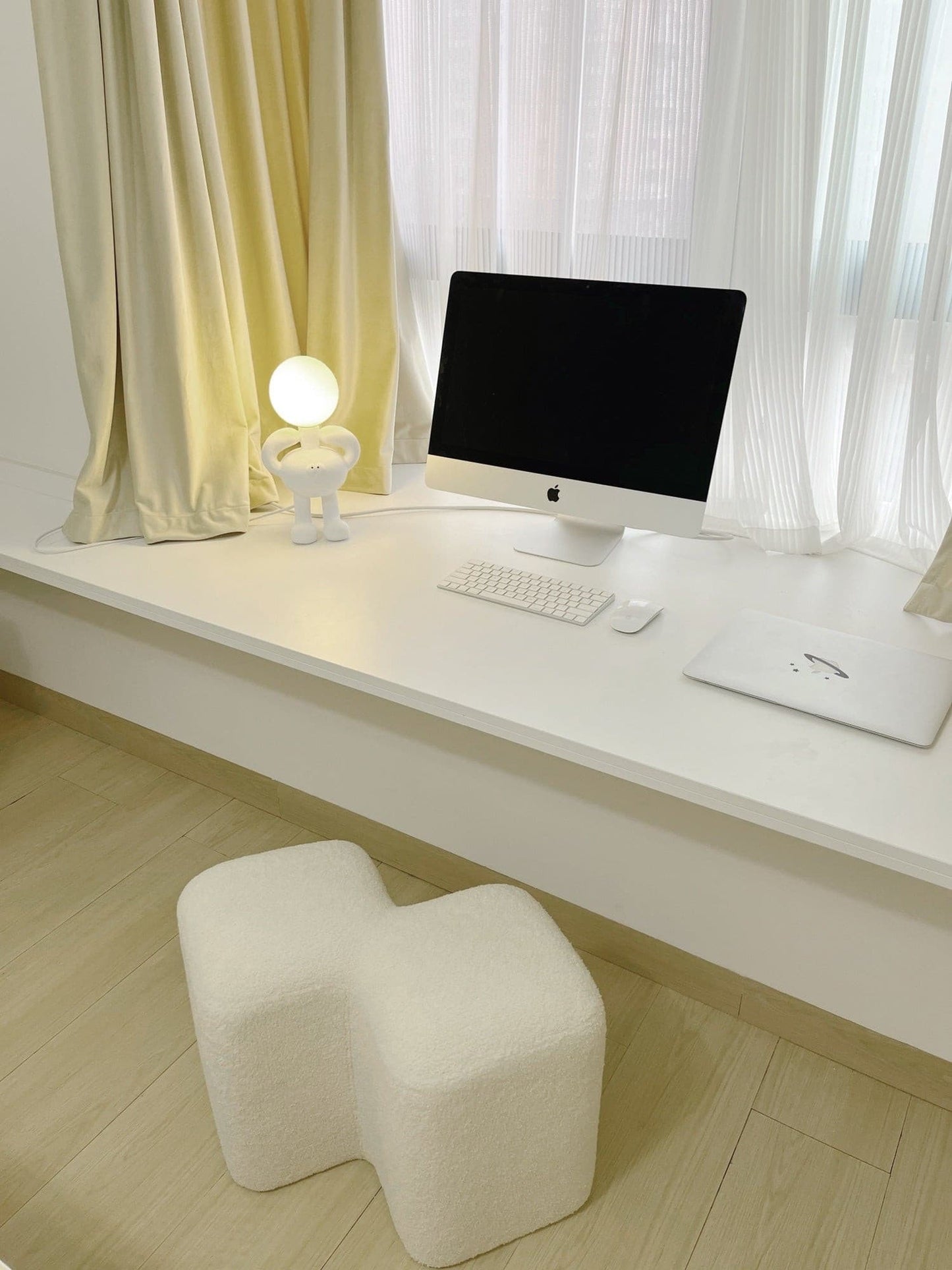 RoboLuxe - Lampada da Tavolo con Design Ispirato ai Robot e Illuminazione Accogliente