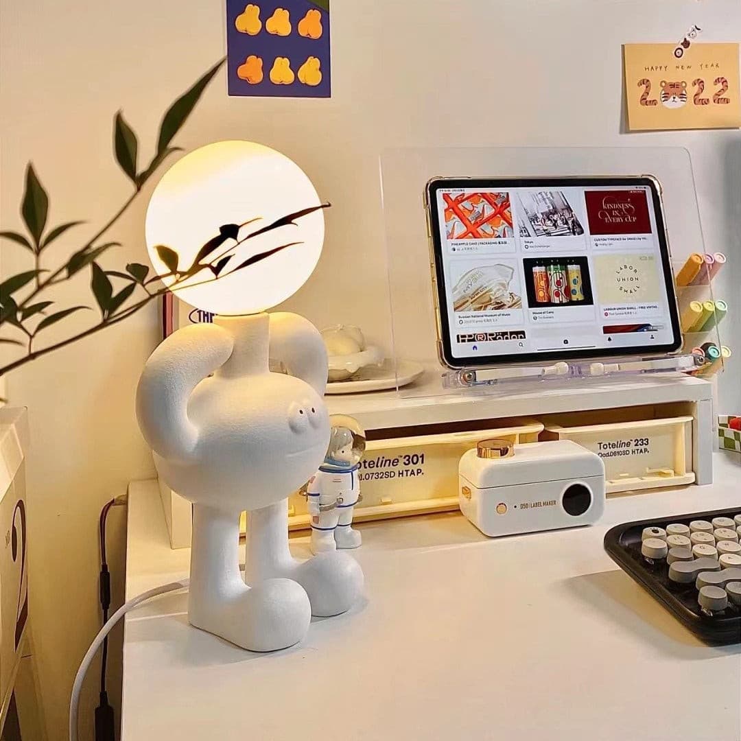 RoboLuxe - Lampada da Tavolo con Design Ispirato ai Robot e Illuminazione Accogliente