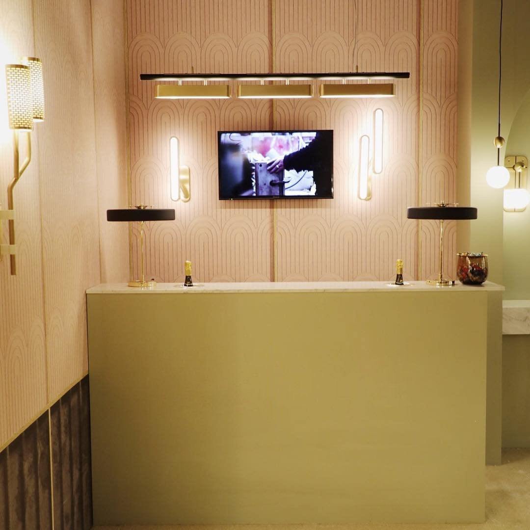 ElegantGlow – Timeless Metal and Acrylic Table Lamp