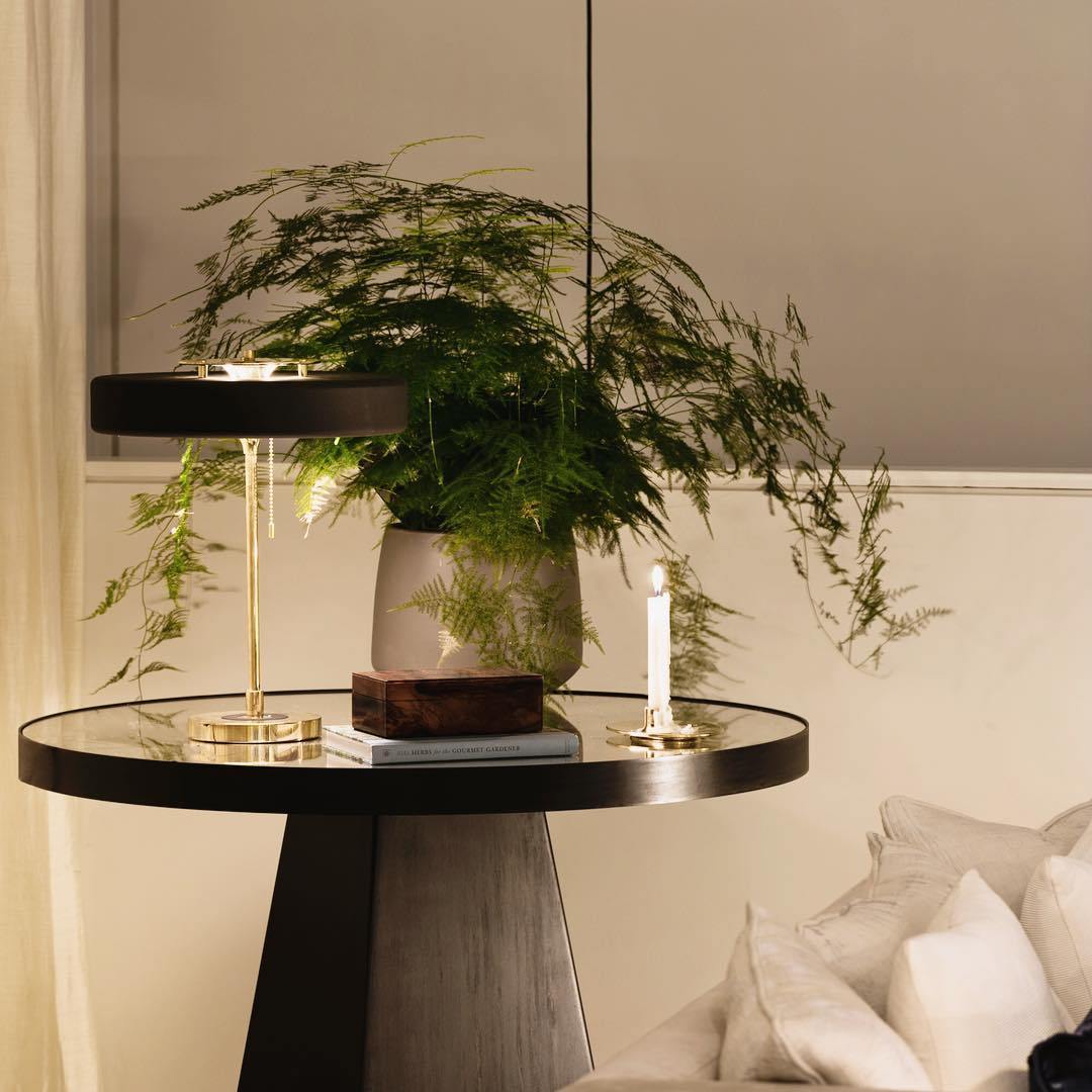ElegantGlow – Timeless Metal and Acrylic Table Lamp