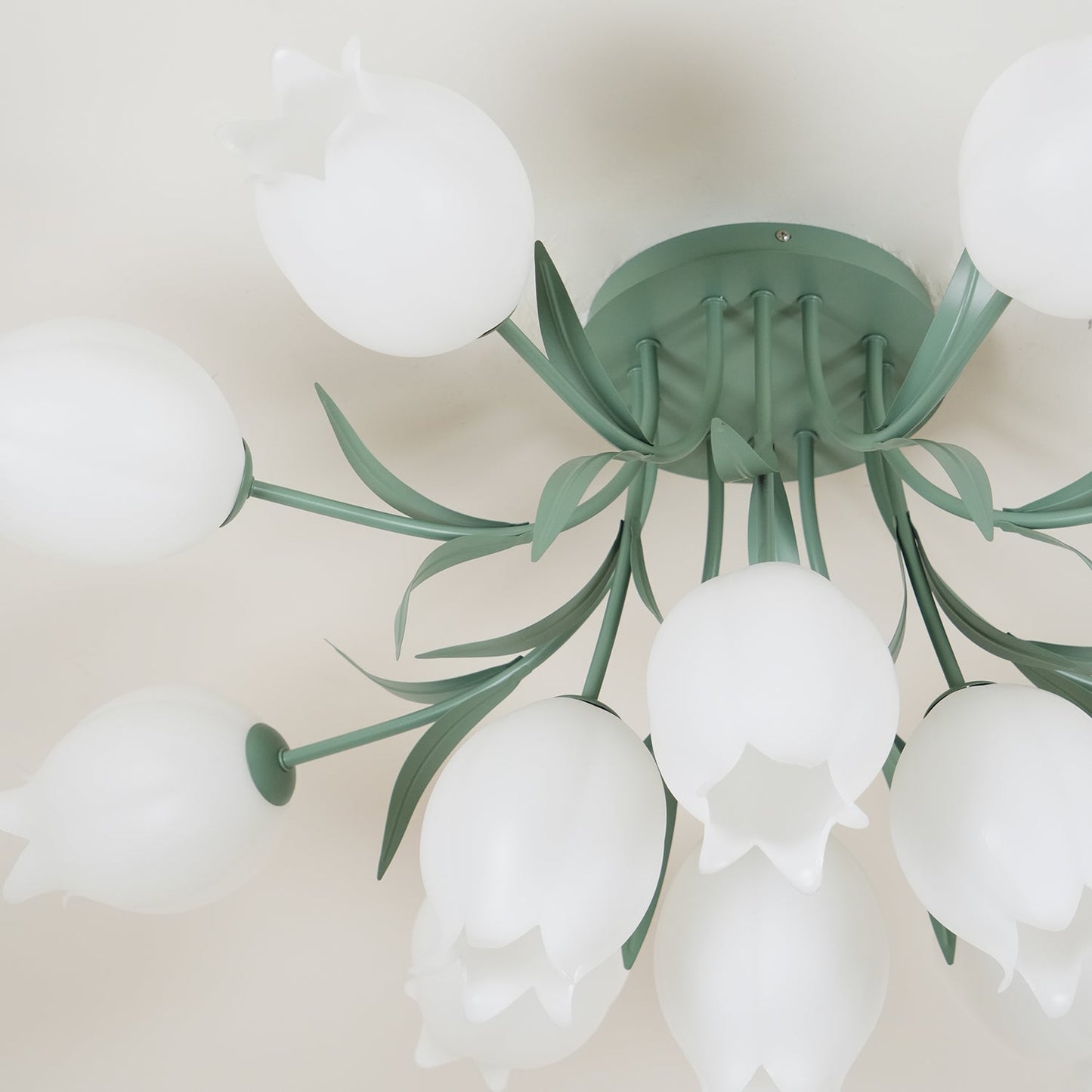 RickoRadiance - Loftlampe med sofistikeret stil og blød glød