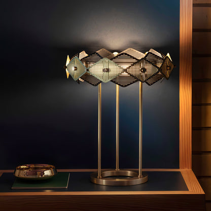 LuxeCrimson - Table Lamp with Timeless Design and Warm Red Elegance