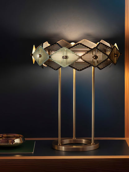 LuxeCrimson - Table Lamp with Timeless Design and Warm Red Elegance