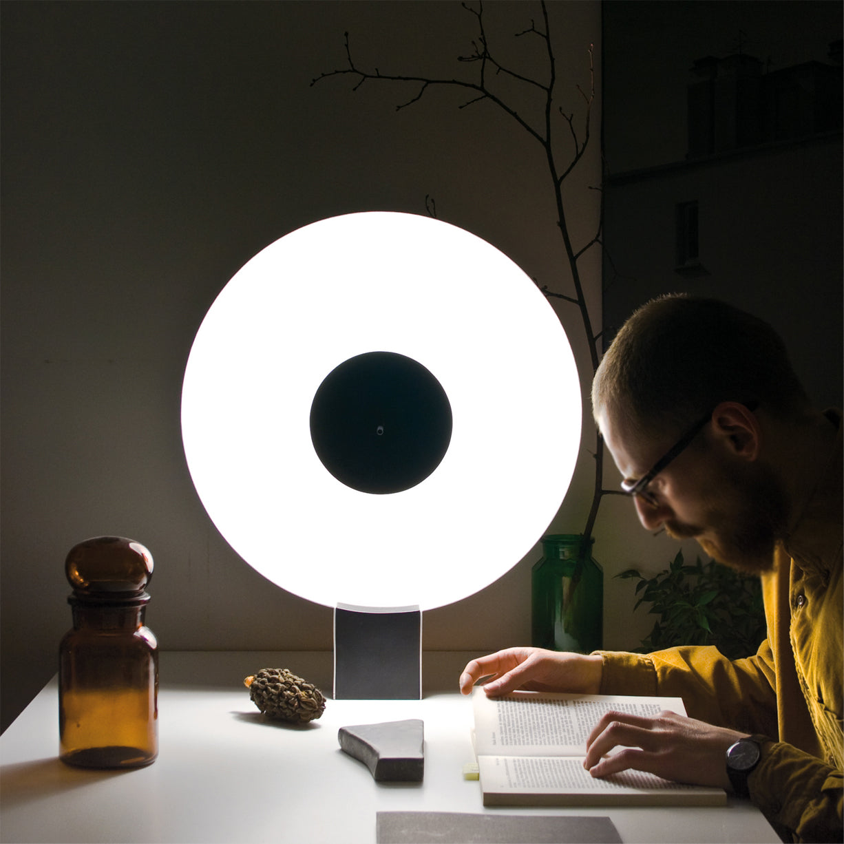 AuraGlow – Stylish Metal and Acrylic Table Lamp