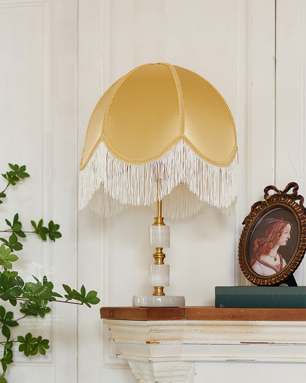 MarbleCharm – Lámpara de Mesa Rústica con Acento de Borlas