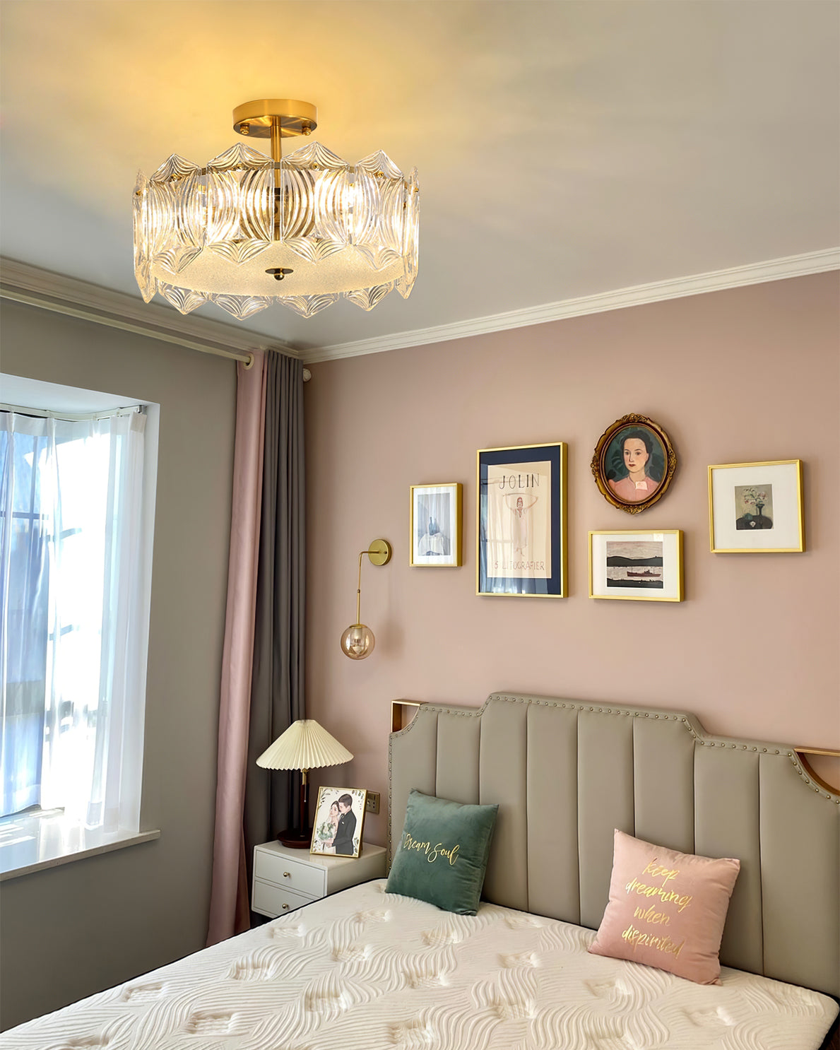 RubyAura - Sofistikeret Rund Loftlampe