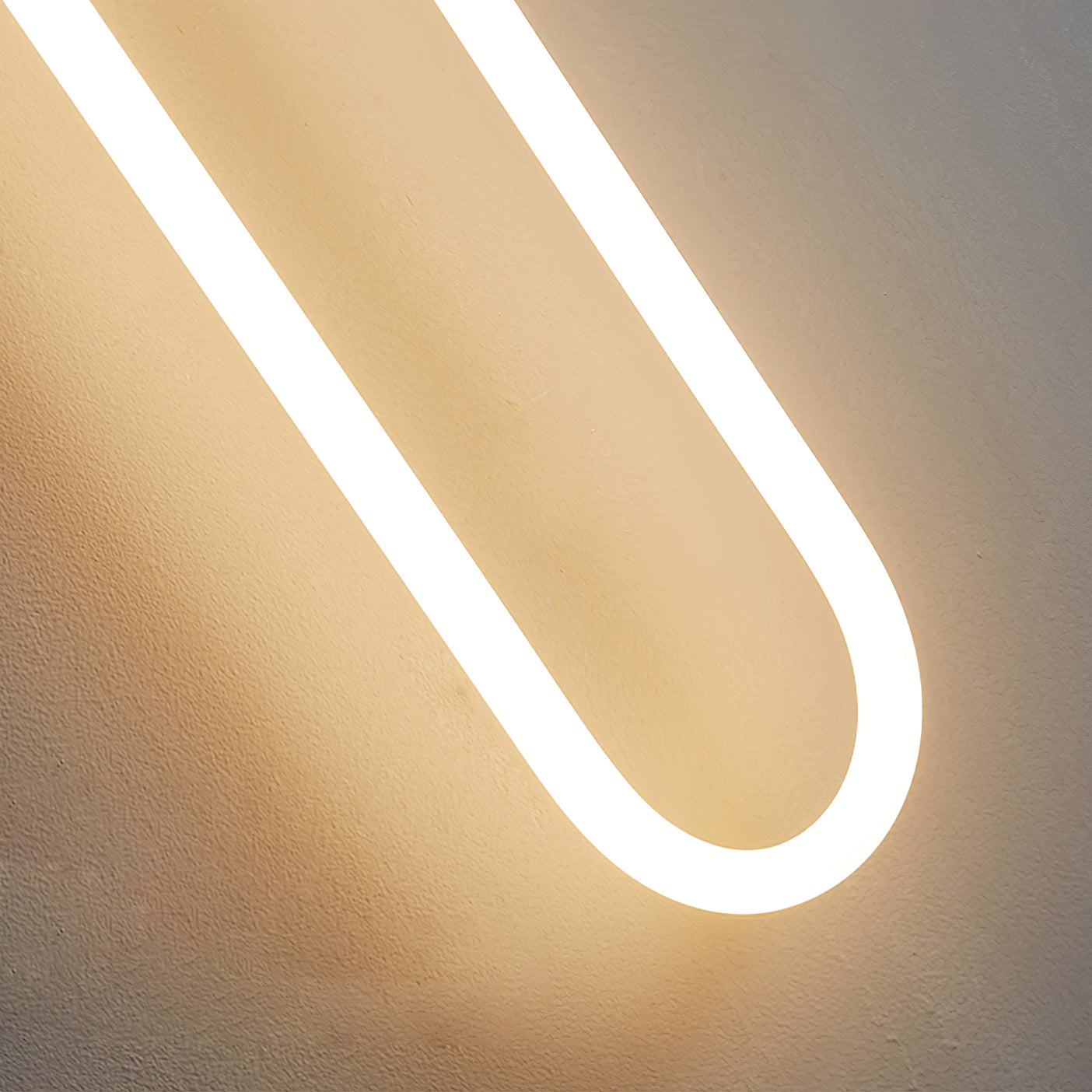GoldCurve – Minimalist Wall Light