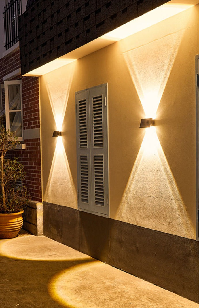 SolarRay – Sleek Solar Wall Lamp for Stylish Exteriors