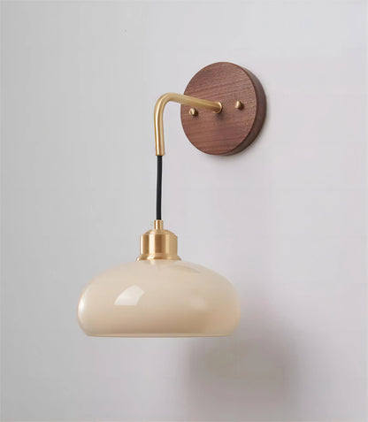 WalnutEdge – Modern Wall Lamp in Walnut and Brass