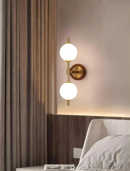 BrassBeam – Refined Brass Wall Lamp with Clean Lines