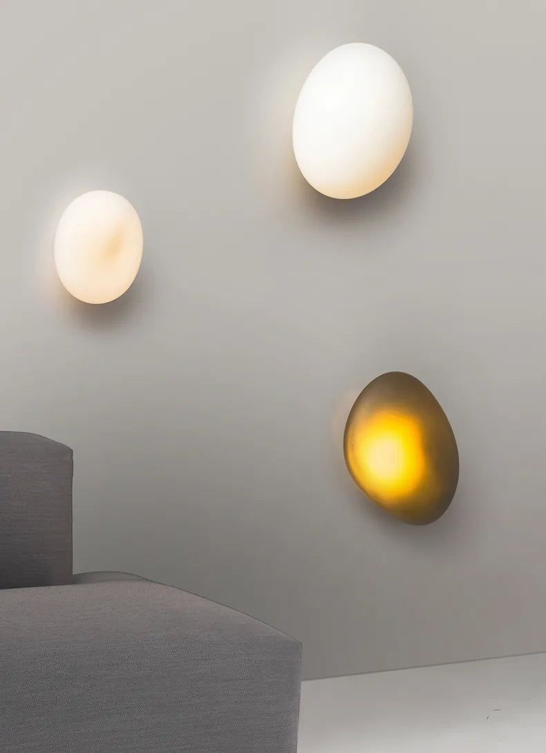 GlamGlow – Wandlampe aus farbigem Glas mit künstlerischem Flair