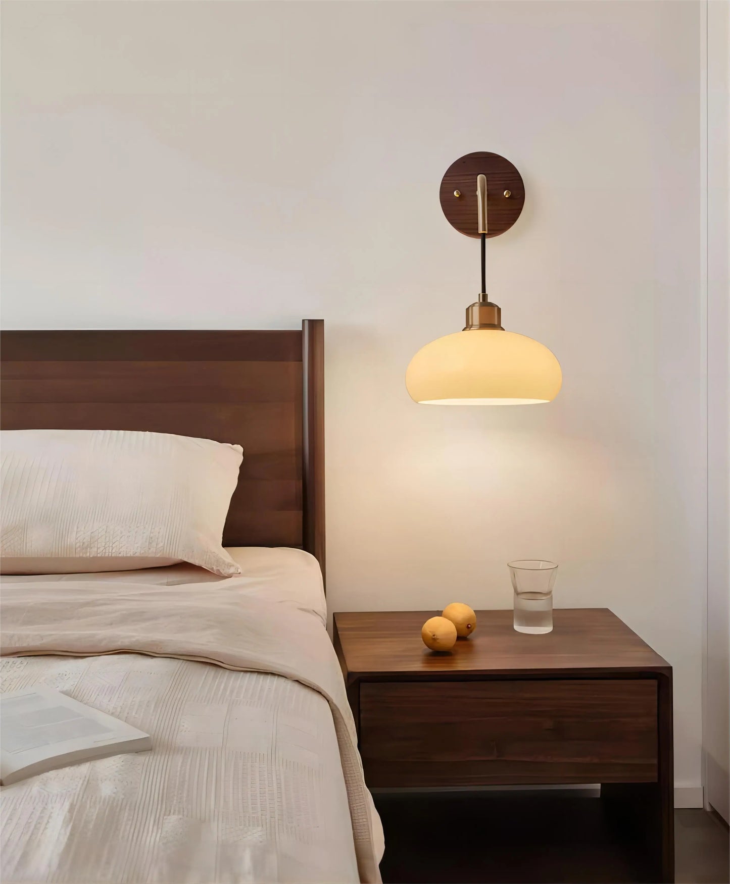 WalnutEdge – Modern Wall Lamp in Walnut and Brass