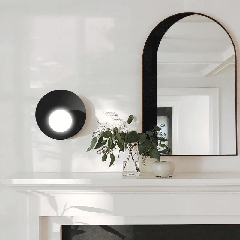 MinimalBeam – Sleek Wall Lamp with Energy-Efficient LED