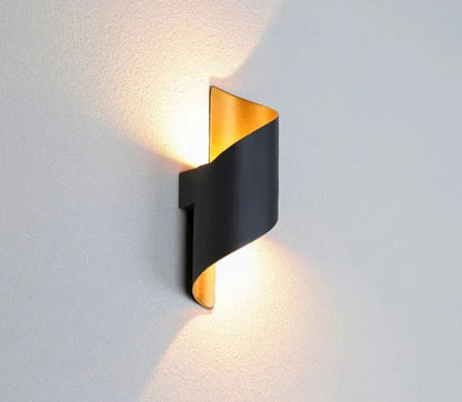 IronEdge – Modern Wall Light Crafted from Iron and Acrylic