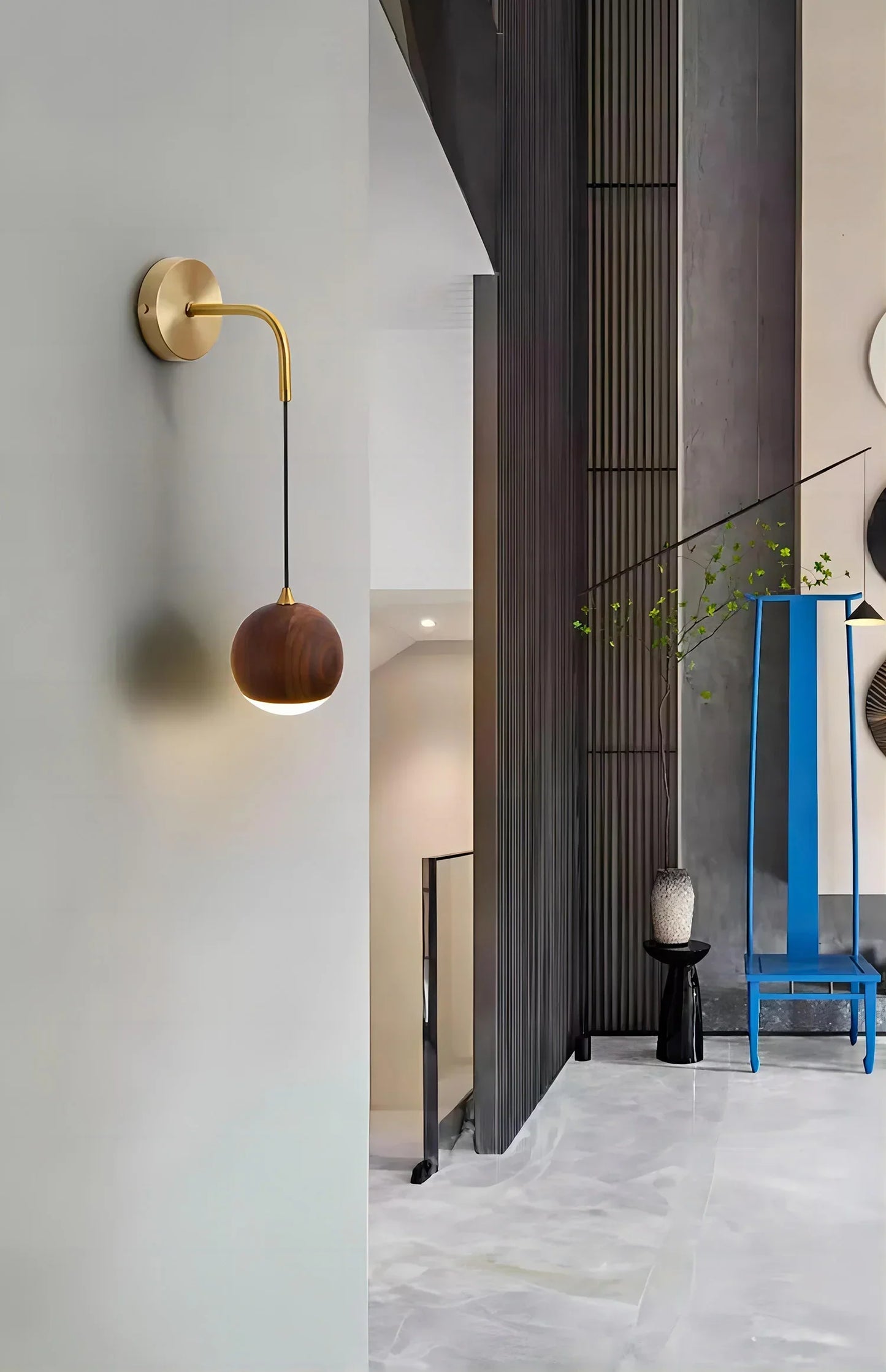 WalnutBeam – Sleek Walnut Wall Lamp for Warm Lighting