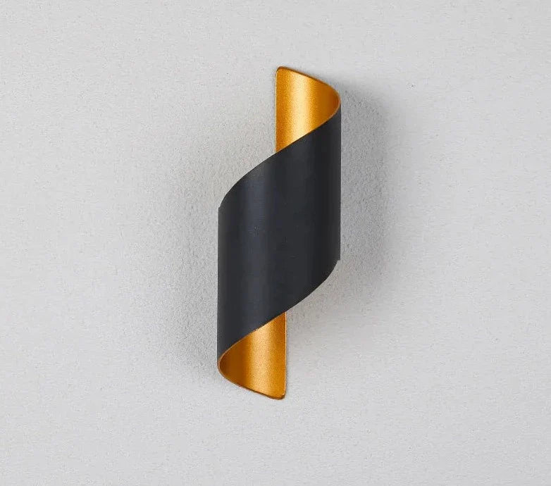 IronEdge – Modern Wall Light Crafted from Iron and Acrylic