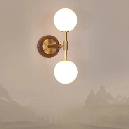 BrassBeam – Refined Brass Wall Lamp with Clean Lines
