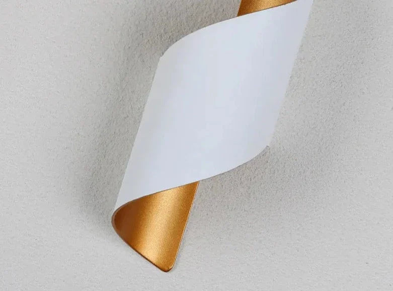 IronEdge – Modern Wall Light Crafted from Iron and Acrylic
