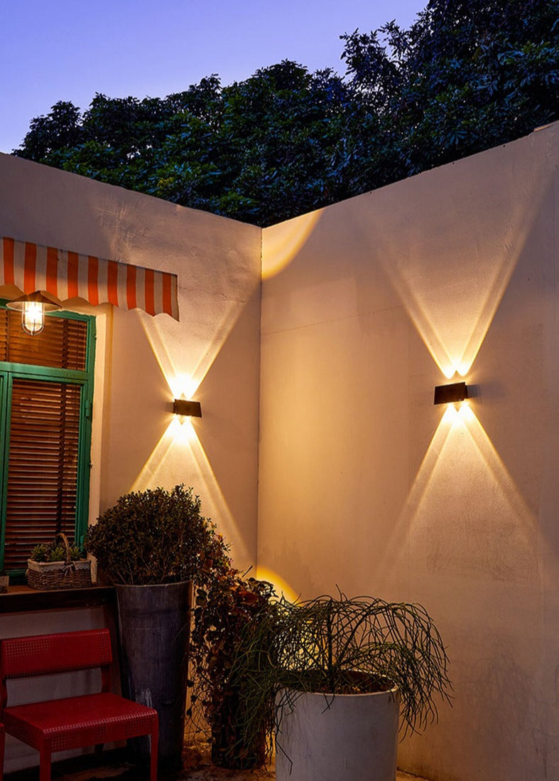 SolarRay – Sleek Solar Wall Lamp for Stylish Exteriors