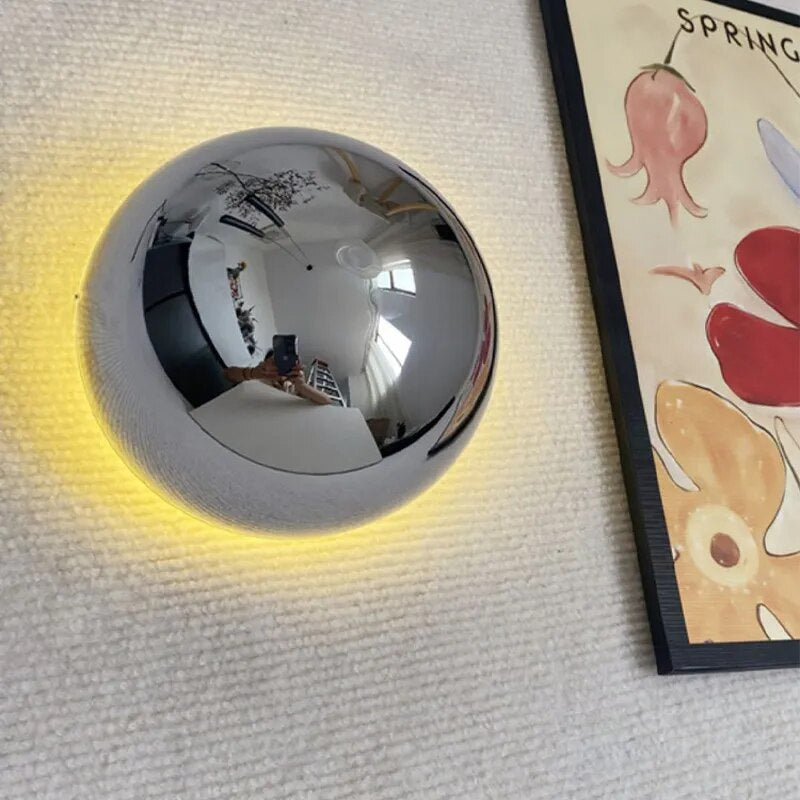 AuroraLume – Nordic Wall Lamp in Aluminium and Acrylic