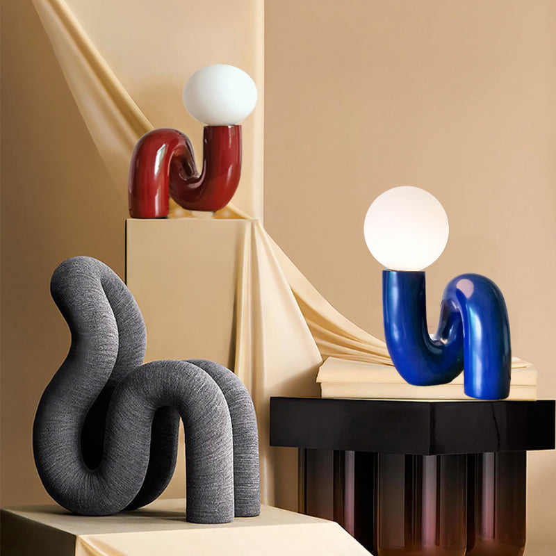 ItalicGlow – Lámpara de Escritorio Elegante con un Estilo Inclinable