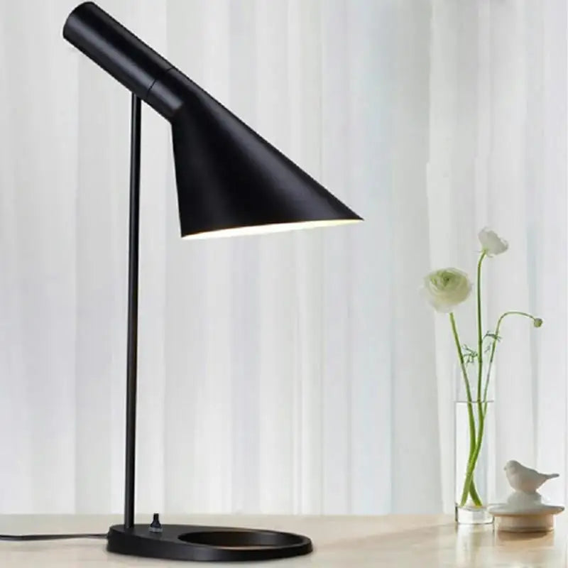 Metaluxe – Premium Modern Table Lamp