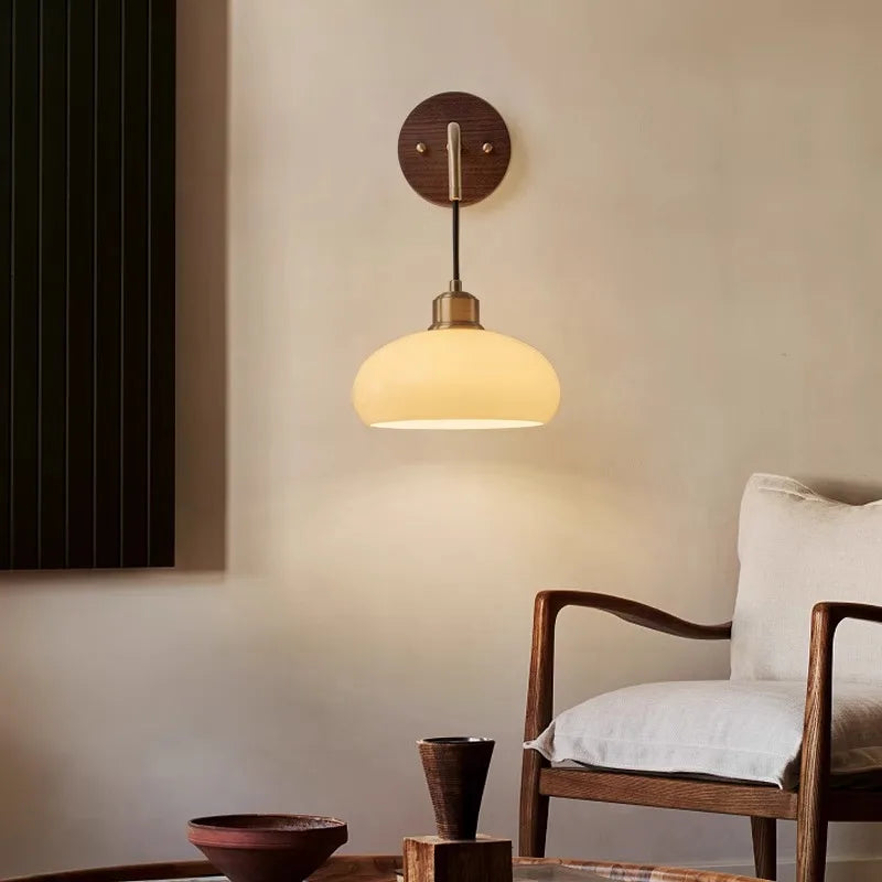 WalnutEdge – Modern Wall Lamp in Walnut and Brass