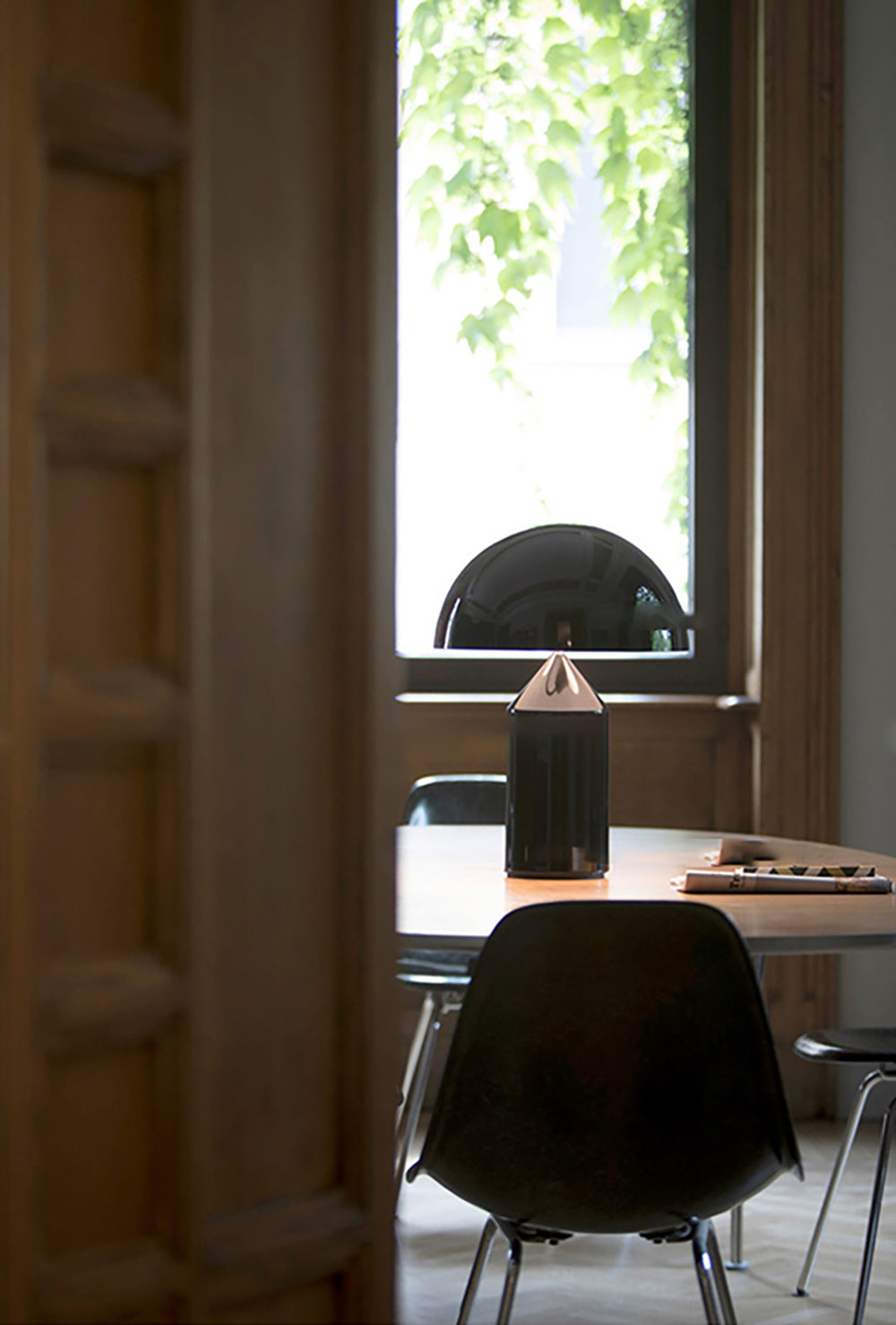 LumeTouch – Minimalist Table Lamp with Innovative Touch Feature