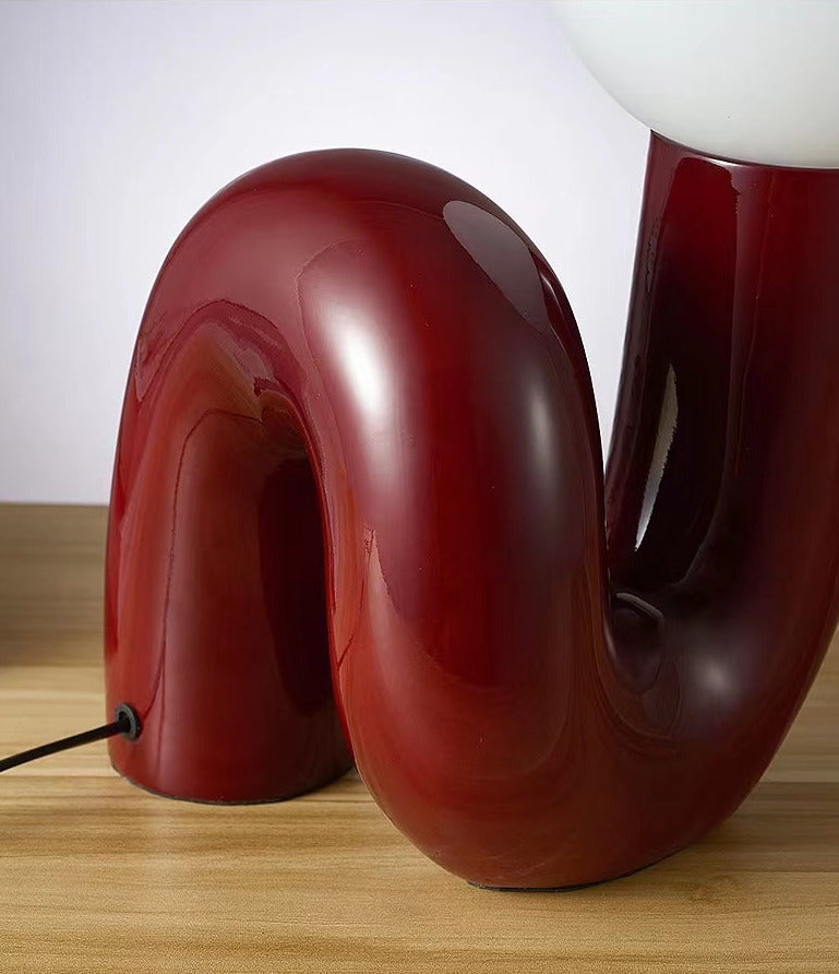 ItalicGlow – Lámpara de Escritorio Elegante con un Estilo Inclinable